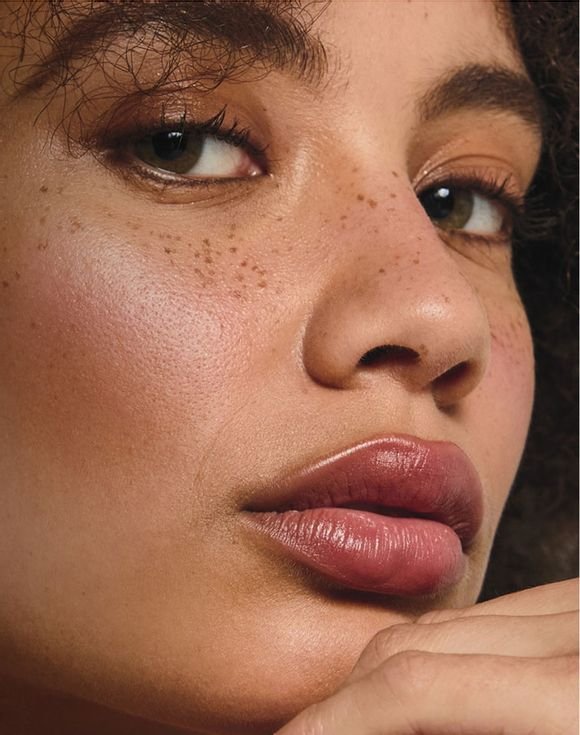 fmg Glimmer Lip Conditioner 3 fmg Glimmer Lip Conditioner - Image 3