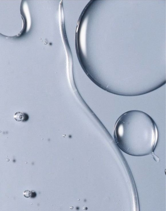 Skin So Soft+ HydroPlenish with Hyaluronic Acid Bath and Body Oil 2 Skin So Soft+ HydroPlenish with Hyaluronic Acid Bath and Body Oil - Image 2
